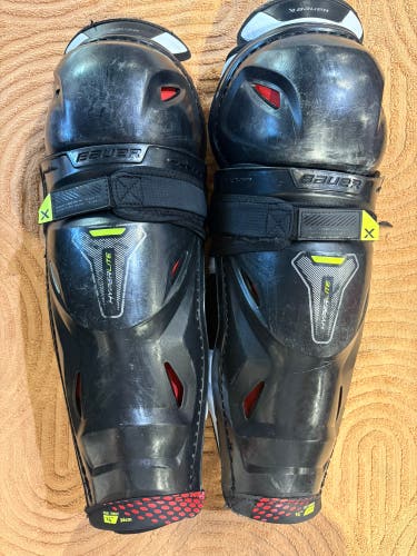 Intermediate Bauer Vapor Hyperlite Shin Pads 14" (Used)
