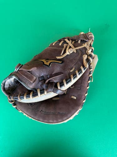 Mizuno Franchise RH Catcher's Baseball Glove 33.5" (Used)