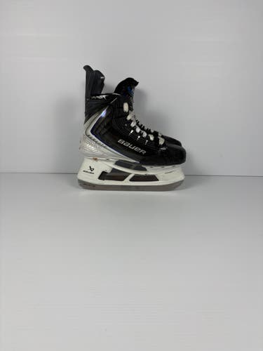 Used Size 2 D Junior Bauer Vapor Flylite Hockey Skates