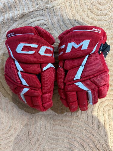 Red CCM JetSpeed FT6 Gloves 11" (Used)