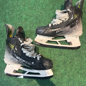 Intermediate Bauer Vapor Hyperlite 2 Hockey Skates (Fit 2) Size 5 (Used)