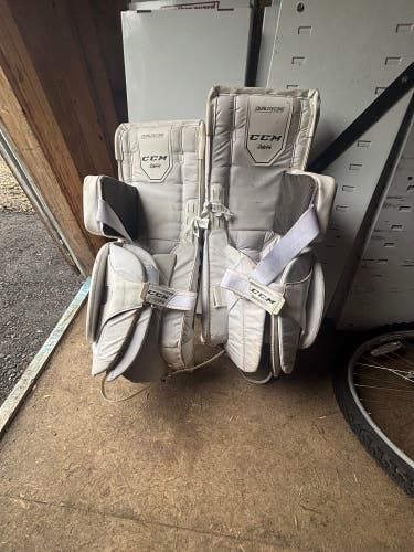 32" 2019 CCM Extreme Flex 4.5 Goalie Leg Pads (Used)