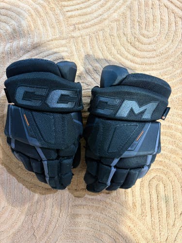 Black CCM Tacks XF Pro Gloves 11" (Used)