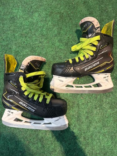 Junior Bauer S24 Supreme Elite (SMU) Hockey Skates (Regular) Size 2 (Used)
