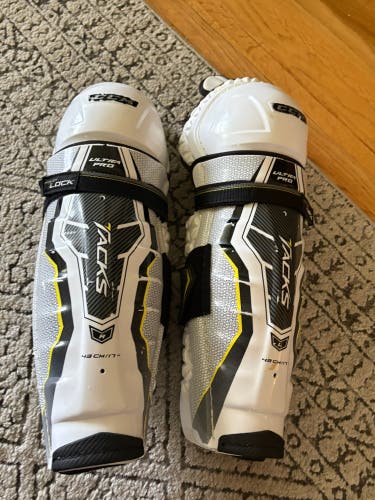 Senior CCM Ultra Pro 17" Shin Pads (Used)
