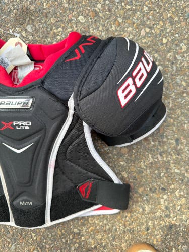 Medium Senior Bauer Vapor X Pro Lite Shoulder Pads (Used)