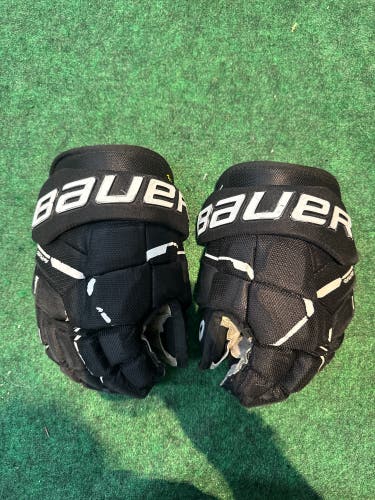 Black Junior Bauer Supreme M5 Pro Gloves 12" (Used)