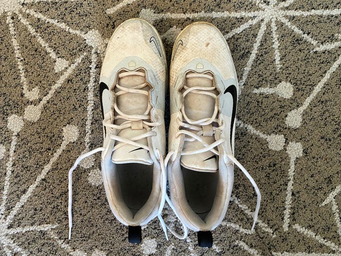 White Men's Size M 11.5 (W 12.5) Adult Nike Low Top Trout Molded Cleats (Used)