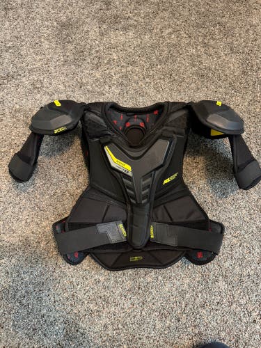 Men's Medium Senior Sher-Wood Rekker Legend 2 Shoulder Pads (Used)