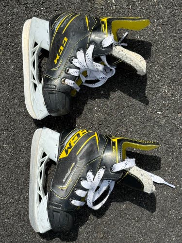 CCM Super Tacks 9350 Skates 9 (Used)