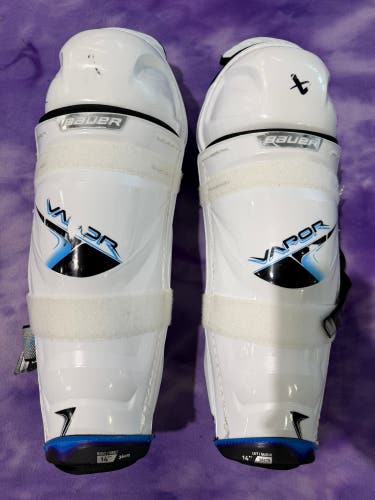 Intermediate Bauer Vapor Flylite Shin Pads 14" (Used)