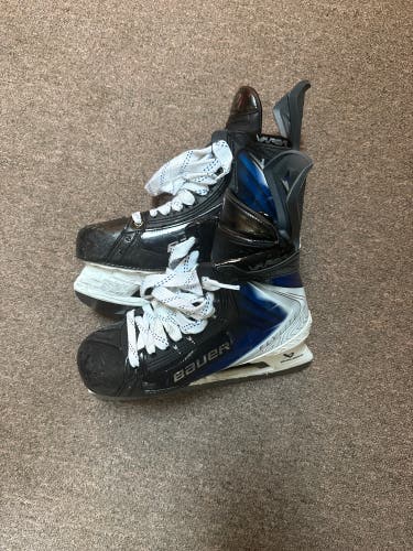 Blue 2025 Bauer Vapor Flylite Hockey Skates Regular Width Pro Stock 9 (Used)