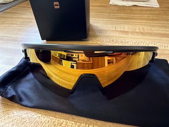 Gray Unisex Oakley Sunglasses (Used)