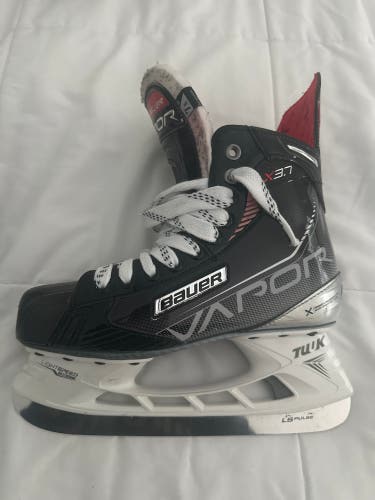 Black 2021 Bauer Vapor X3.7 Hockey Skates Regular Width 7.5 (Used)