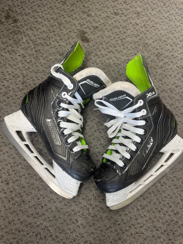 Bauer XLS Hockey Skates Size 2 (Used)