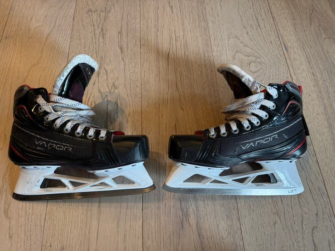Bauer Vapor X900 Hockey Goalie Skates Regular Width Size 5 (Used)