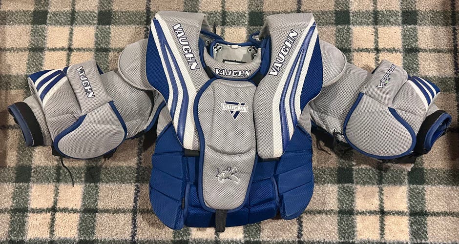 Vaughn Ventus SLR JR  hockey Goalie Chest Protector medium in great condition!