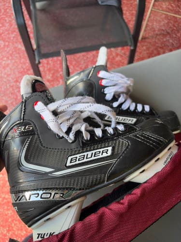 Black 2021 Bauer Vapor 3X Pro Hockey Skates Regular Width Size 3 (Used)