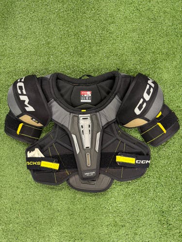 CCM Vector Plus Shoulder Pads | Junior Medium