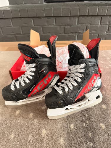 2023 CCM JetSpeed FT6 Pro Hockey Skates Regular Width Size 2.5 (Used)