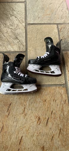 Bauer Supreme Matrix Hockey Skates Regular Width Size 6 (Used)