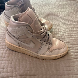 Nike Jordan Hightops Women's  size 6  Air Jordan Shoes (Used)