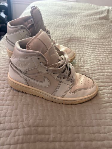 Nike Jordan Hightops Kid's 6Y (Big Kids / Youth) Air Jordan Shoes (Used)
