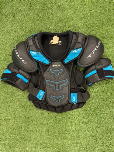True XC9 Shoulder Pads | Senior Small