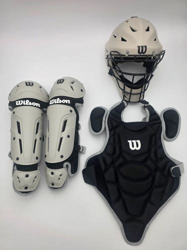 Wilson EZ Gear 2.0 Catcher’s Kit Black S/M Youth Ages 5 - 7 Open Box Baseball (New)