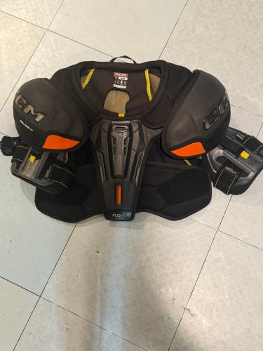 Medium Senior CCM Tacks AS-V Pro Shoulder Pads (Used)