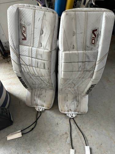 31" Vaughn V10 Goalie Leg Pads (Used)