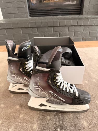 Black/Gray 2021 Bauer Vapor Hyperlite Hockey Skates Pro Stock 8 (Used)
