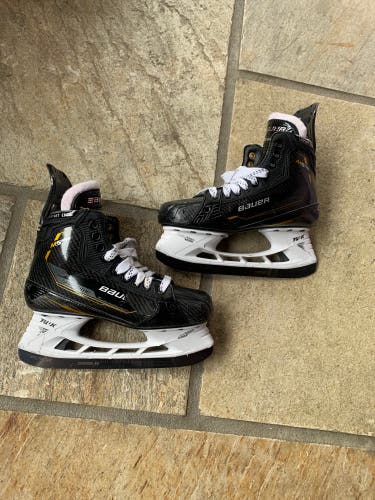 LIKE NEW Bauer Supreme M5 Pro Hockey Skates Regular Width Size 5 (Used)