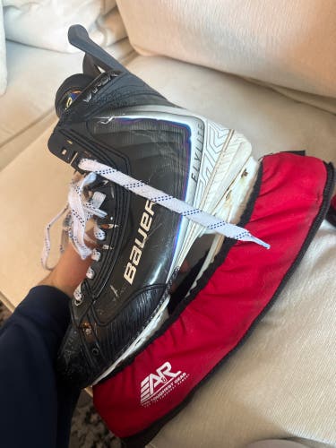 2025 Bauer Vapor Flylite Hockey Skates 8.5 (Used)