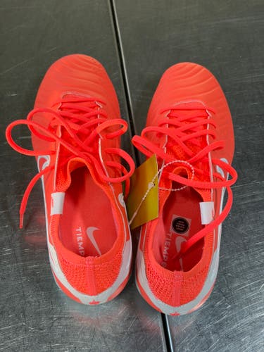Unisex Size M 7.5 (W 8.5) Nike tempo Cleats (Used)