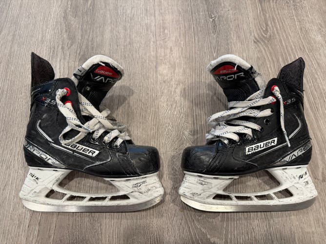 2021 Bauer Vapor X3.5 Hockey Skates Regular Width Size 1 (Used)