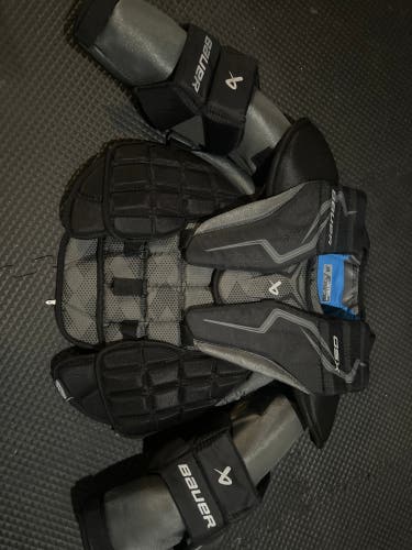 Large/Extra Large Bauer GSX Goalie Chest Protector (Used)