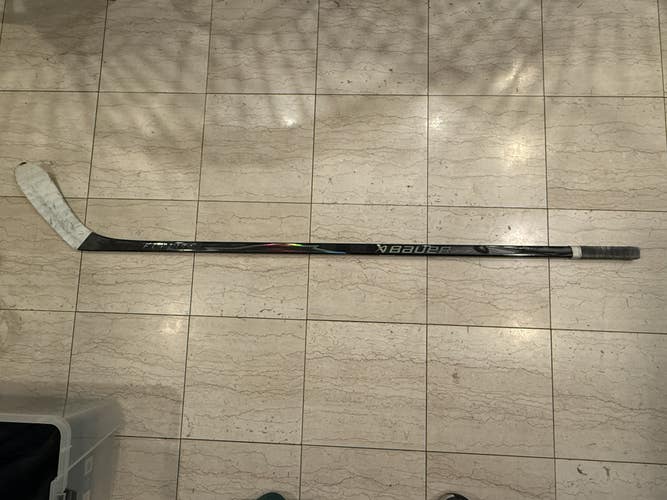 Intermediate Bauer Vapor Flylite Right Handed Hockey Stick P28 55 Flex (Used)