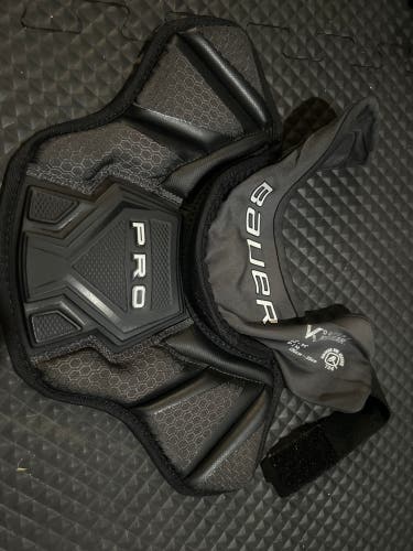 (Used) goalie neck guard/bib- junior S/M