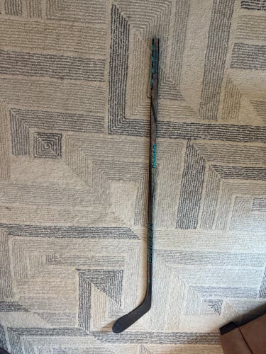 Sr Bauer Twitch Right Handed Hockey Stick P28 70 Flex (New)