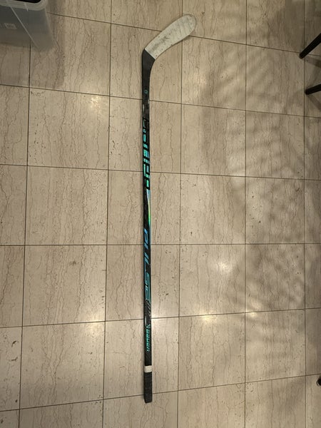 Intermediate Bauer Pulse Right Handed Hockey Stick P28 55 Flex (Used)