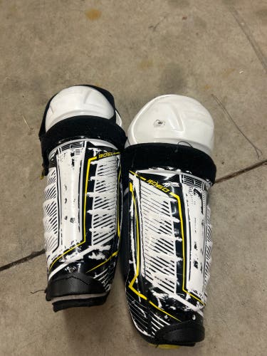 Junior CCM Tacks 9060 11" Shin Pads (Used)
