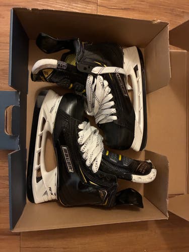 Bauer Supreme 2S Pro Hockey Skates Extra Wide Width Size 5.5 (Used)
