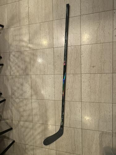 Intermediate Bauer Vapor Flylite Right Handed Hockey Stick P28 65 Flex (New)