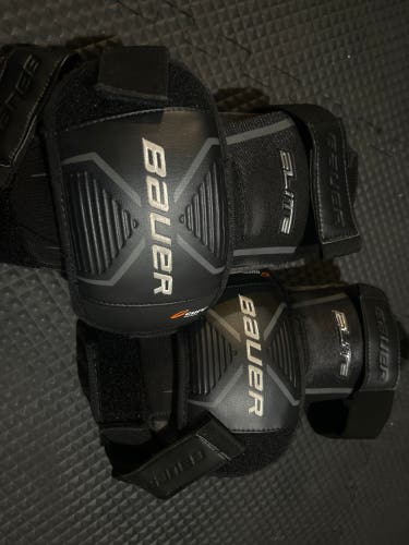 Bauer Elite (Used) Goalie knee pads- Intermediate