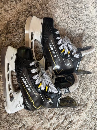 2024 Bauer Supreme M40 Hockey Skates Regular Width Size 3 (Used)