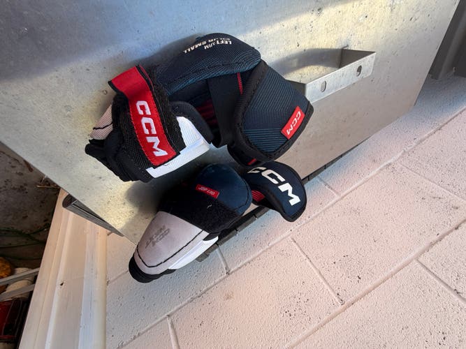 Youth Small CCM Elbow Pads (Used)