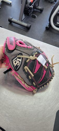 Used Louisville Slugger DIVA 10.5 BB/SB Glove RH Throw None 10 1/2" 11497-S000160963