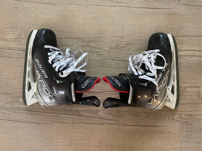 2021 Bauer Vapor Hyperlite Hockey Skates 9 (Used)