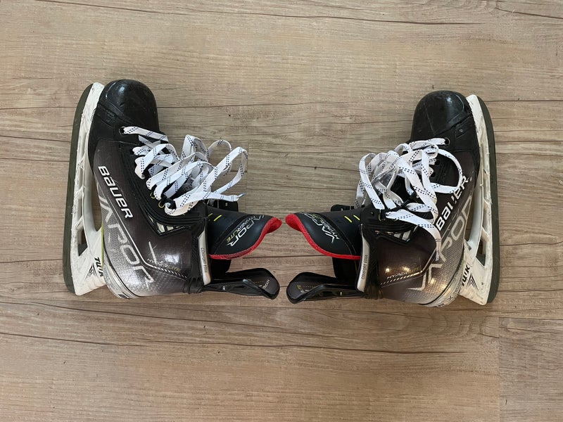 2021 Bauer Vapor Hyperlite Hockey Skates 9 (Used)